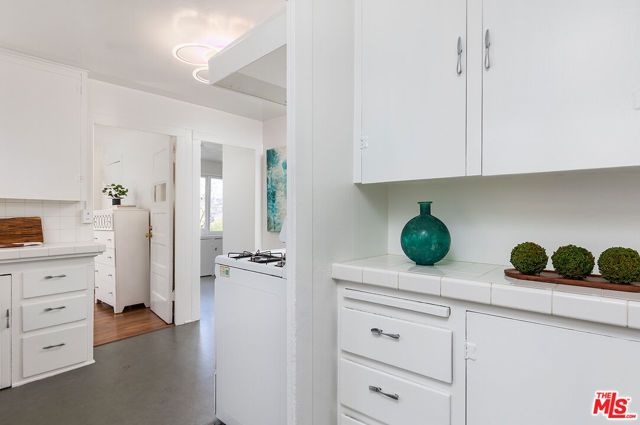 138 Wadsworth Avenue, Santa Monica, CA 90405