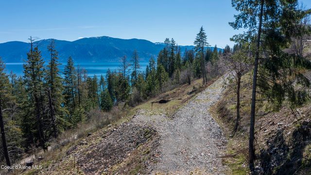 531 Midas Dr, Sagle, ID 83860