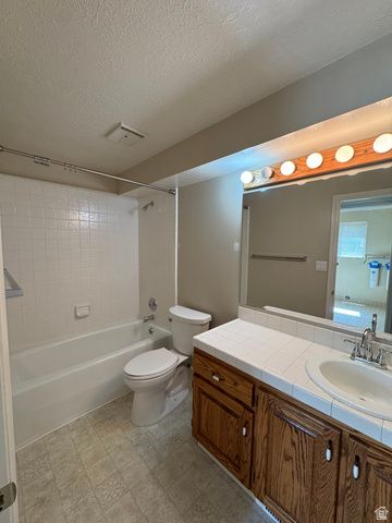 1959 N 150 E, Centerville, UT 84014