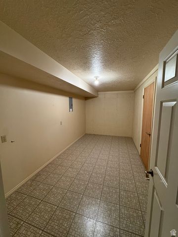 1959 N 150 E, Centerville, UT 84014