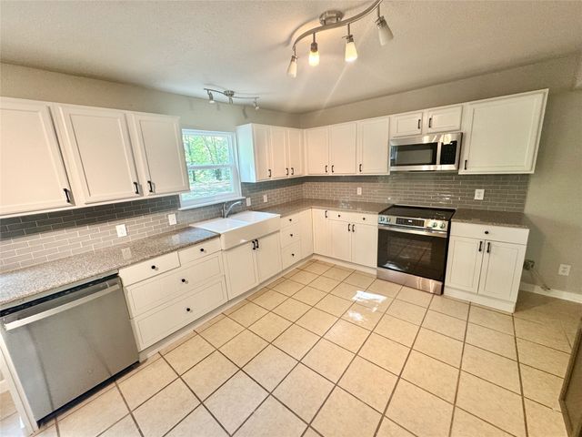 19865 Leisureland Road, Mabank, TX 75156