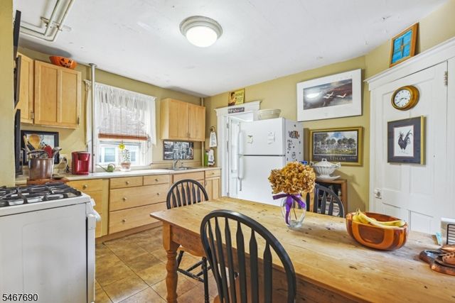29 Lafayette Ave, Summit City, NJ 07901