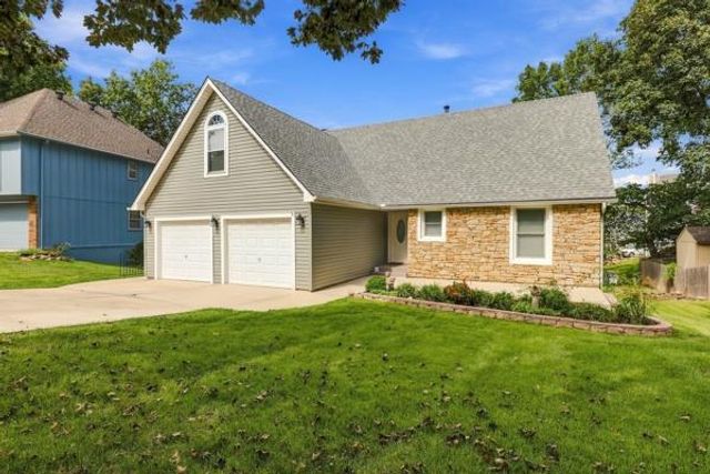 14118 W 61st Terrace, Shawnee, KS 66216