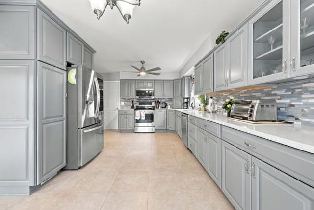 14118 W 61st Terrace, Shawnee, KS 66216