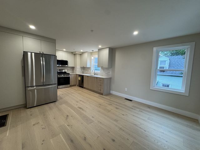 562 Gorham Street 02, Lowell, MA 01852