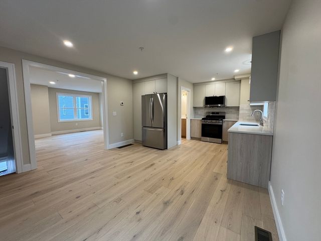 562 Gorham Street 02, Lowell, MA 01852