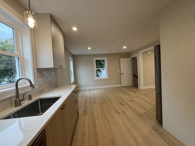 562 Gorham Street 02, Lowell, MA 01852