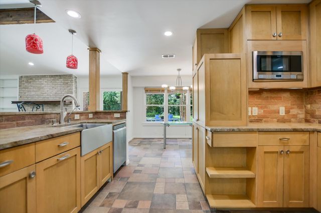 7509 Stonecliff CIR, Austin, TX 78731