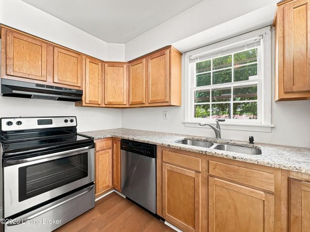 9013 Lyneve Dr, Louisville, KY 40272
