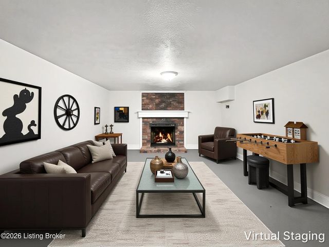 9013 Lyneve Dr, Louisville, KY 40272