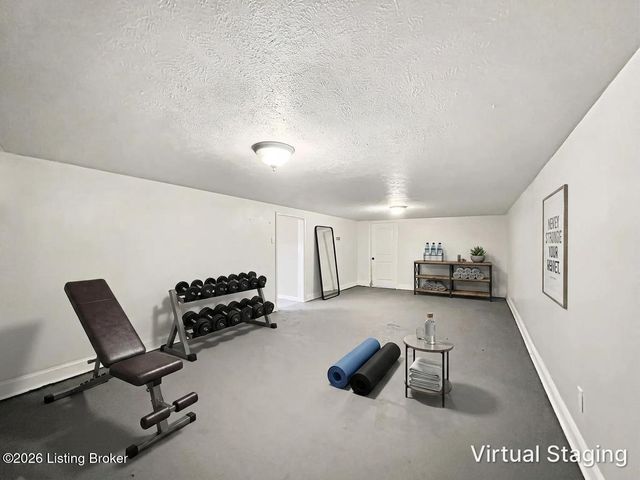 9013 Lyneve Dr, Louisville, KY 40272