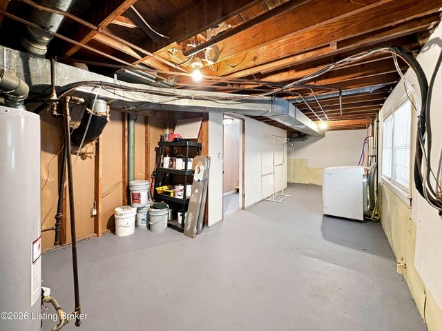 9013 Lyneve Dr, Louisville, KY 40272