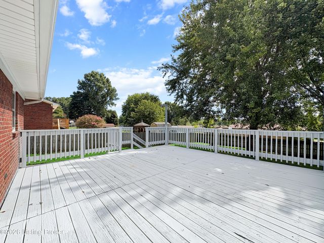 9013 Lyneve Dr, Louisville, KY 40272