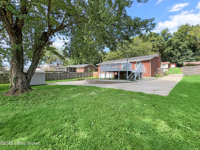 9013 Lyneve Dr, Louisville, KY 40272