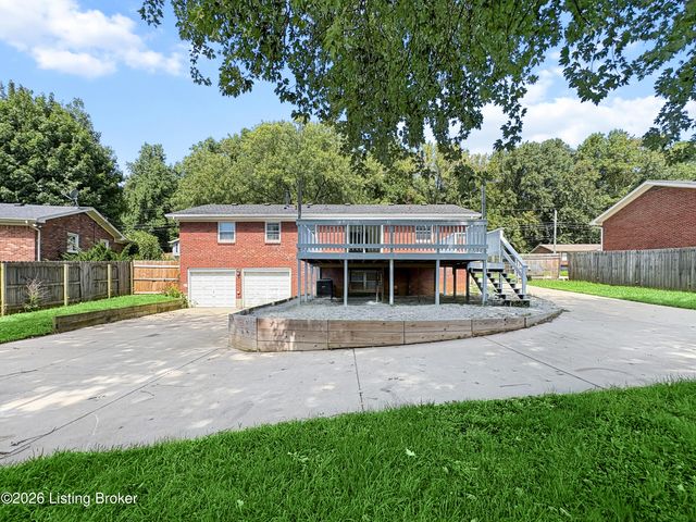 9013 Lyneve Dr, Louisville, KY 40272