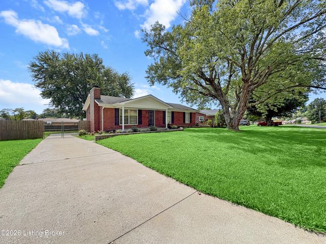 9013 Lyneve Dr, Louisville, KY 40272