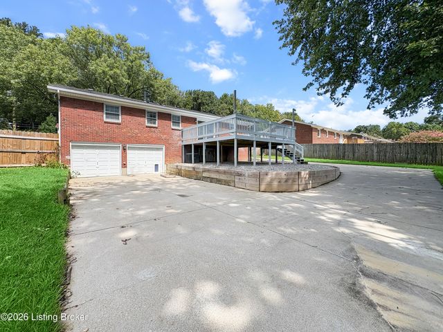 9013 Lyneve Dr, Louisville, KY 40272