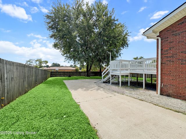 9013 Lyneve Dr, Louisville, KY 40272