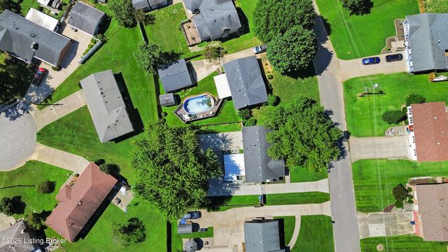9013 Lyneve Dr, Louisville, KY 40272