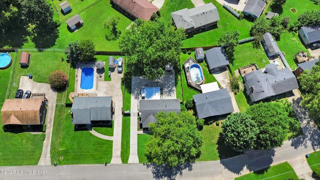 9013 Lyneve Dr, Louisville, KY 40272