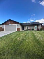 681 NE Begonia Street, Madras, OR 97741