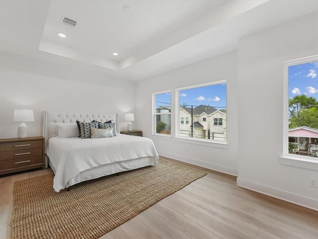 5014 Golden Forest Drive, Houston, TX 77091