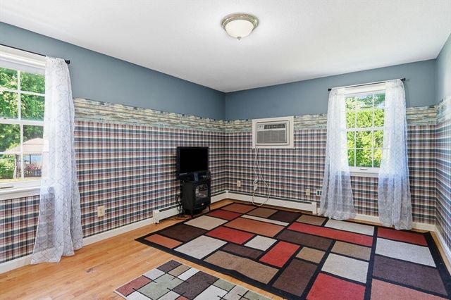 64 Senator St, Springfield, MA 01129