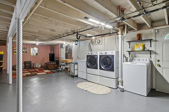 64 Senator St, Springfield, MA 01129