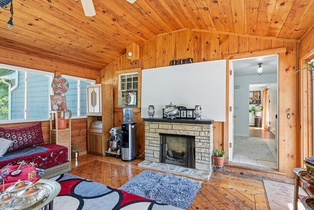 64 Senator St, Springfield, MA 01129