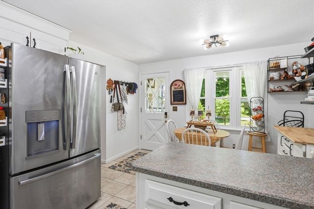 64 Senator St, Springfield, MA 01129
