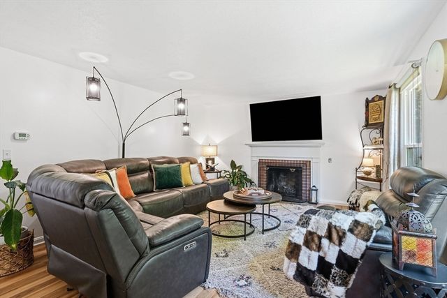 64 Senator St, Springfield, MA 01129