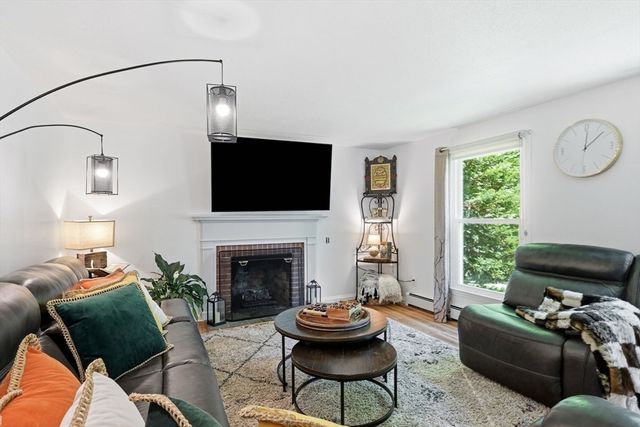 64 Senator St, Springfield, MA 01129