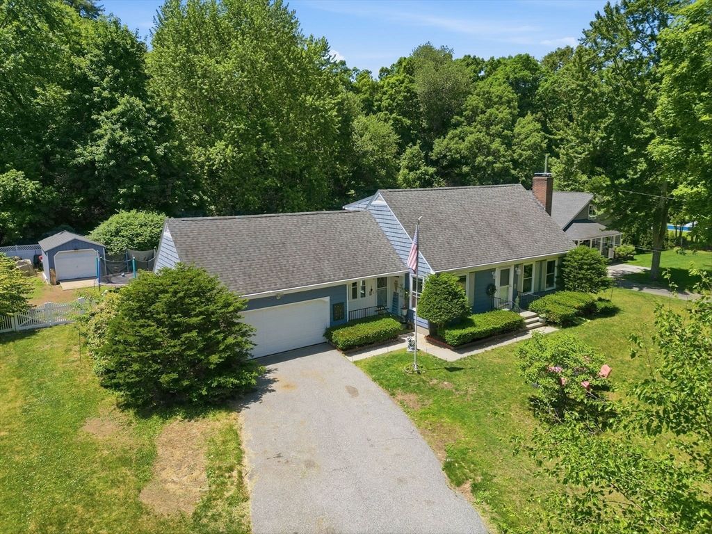 64 Senator St, Springfield, MA 01129