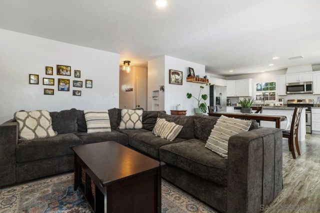 13922 Frame Road, Poway, CA 92064