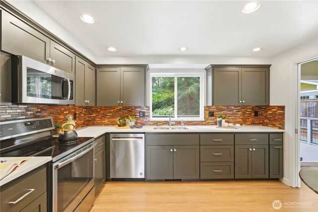 1229 NW 201st Street, Shoreline, WA 98177