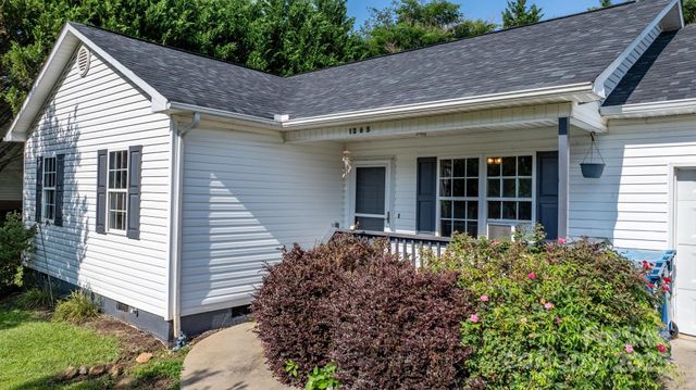 1265 39th Street Circle, Hickory, NC 28602