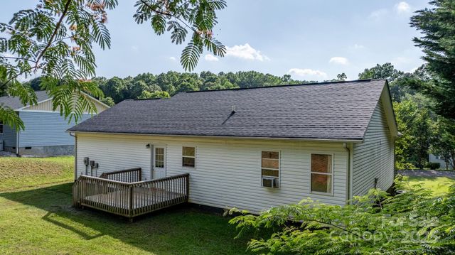 1265 39th Street Circle, Hickory, NC 28602