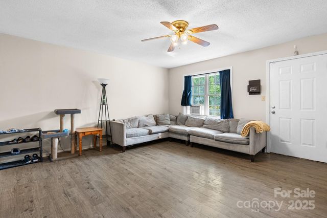 1265 39th Street Circle, Hickory, NC 28602