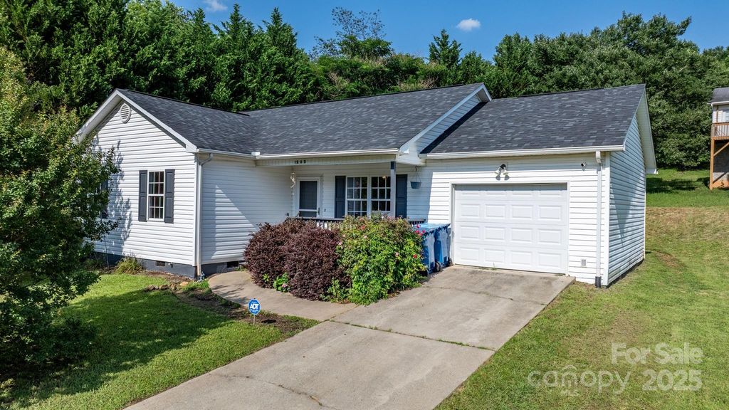 1265 39th Street Circle, Hickory, NC 28602