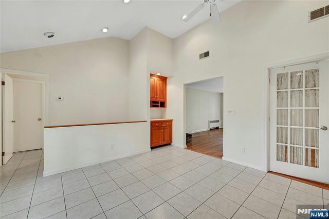 12 Leoson Parkway, Old Tappan, NJ 07675