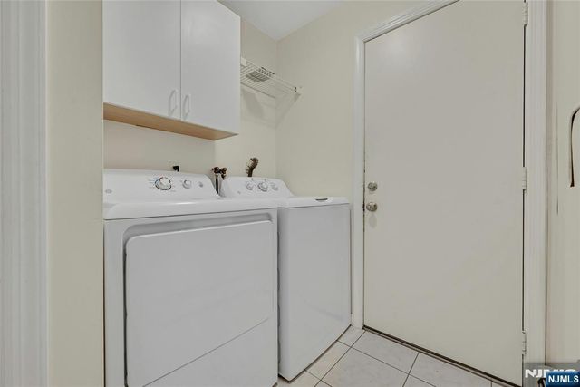 12 Leoson Parkway, Old Tappan, NJ 07675