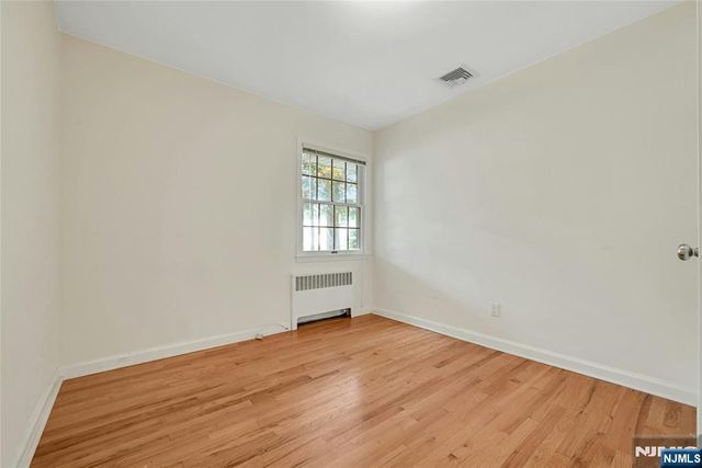 12 Leoson Parkway, Old Tappan, NJ 07675