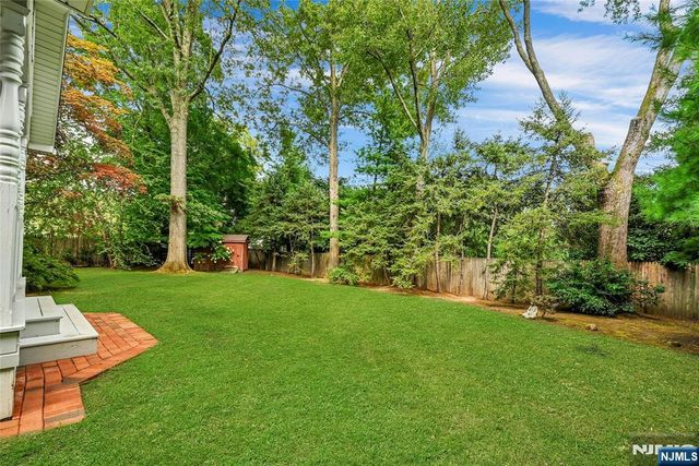 12 Leoson Parkway, Old Tappan, NJ 07675
