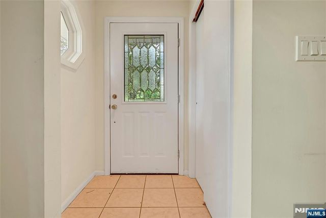 12 Leoson Parkway, Old Tappan, NJ 07675