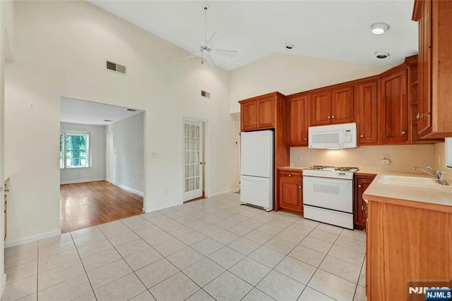 12 Leoson Parkway, Old Tappan, NJ 07675