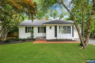 12 Leoson Parkway, Old Tappan, NJ 07675
