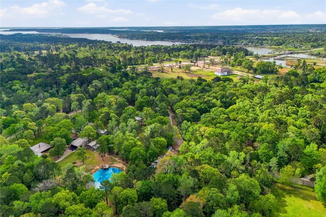 19909 Big Oak Drive, Montgomery, TX 77356