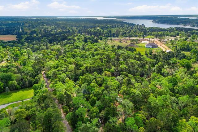 19909 Big Oak Drive, Montgomery, TX 77356