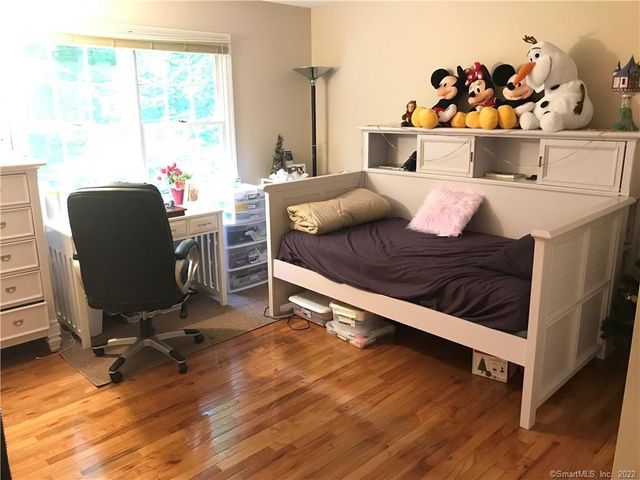 19 Village View Lane, Farmington, CT 06085