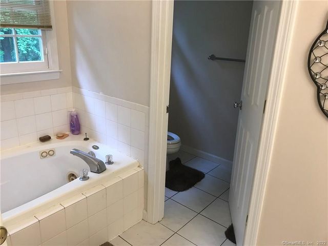 19 Village View Lane, Farmington, CT 06085